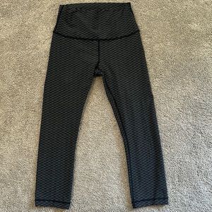 Lululemon Wunder Under black pattern cropped leggings